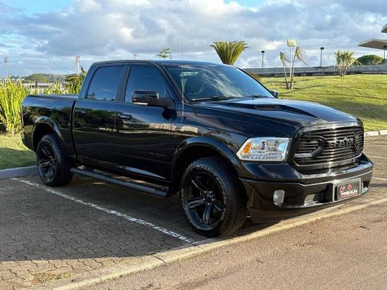 RAM CLASSIC 5.7 V8 GASOLINA LARAMIE NIGHT EDITION CD 4X4 AUTOMÁTICO